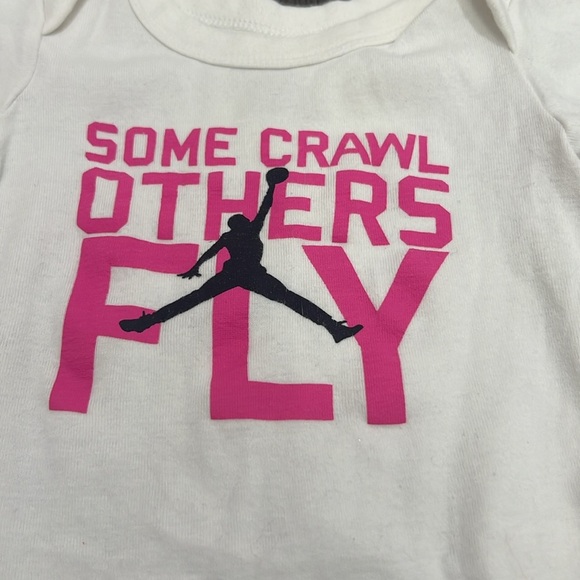 Bundle of girls Jordan, short sleeve onesie and Gerber onesies - Picture 4 of 9